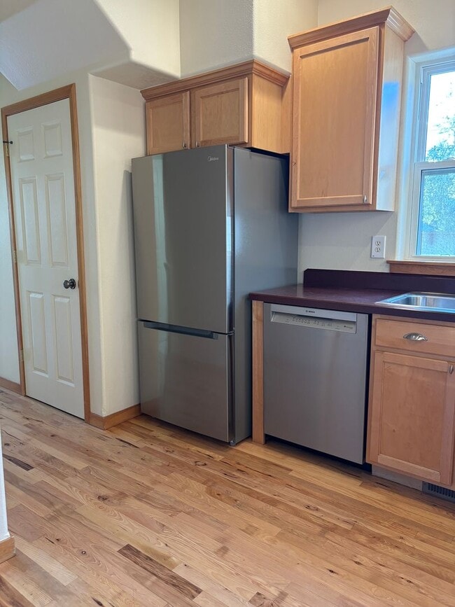 Building Photo - Spacious Lewis & Clark 4-Bedroom Home 2 WE...