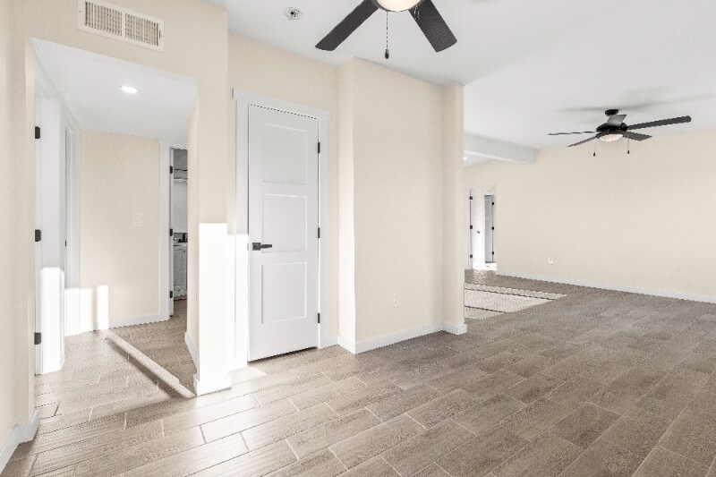 Building Photo - 4541 S 18th Ave