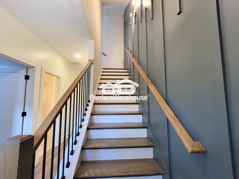 Building Photo - 3270 Stillwood Dr