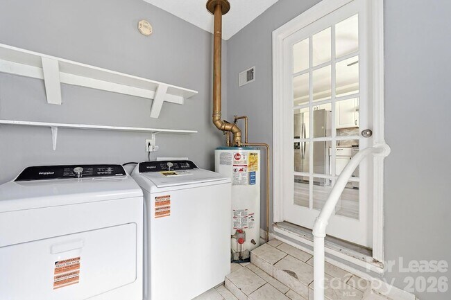 Building Photo - 4815 Carriage Dr Cir