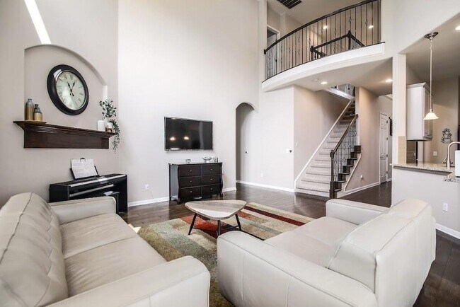 Building Photo - 121 Alondra Way