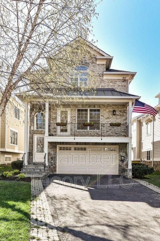 Building Photo - 306A Pine St