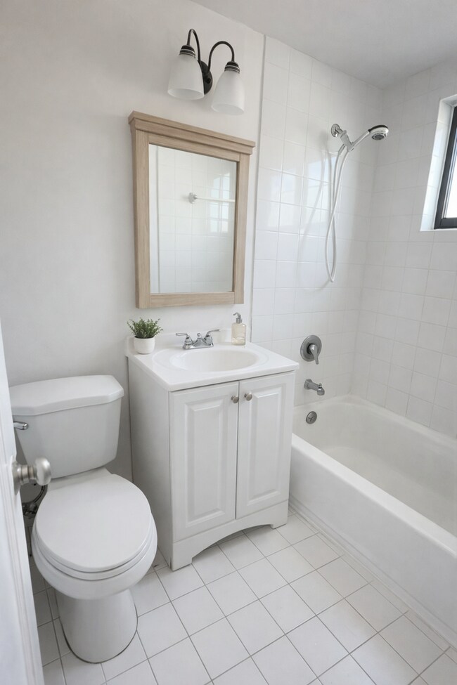 Interior Photo - 600 SW 9 AVE