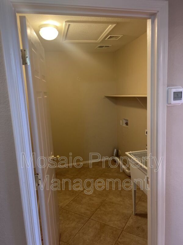 Building Photo - 3938 E Remington Dr