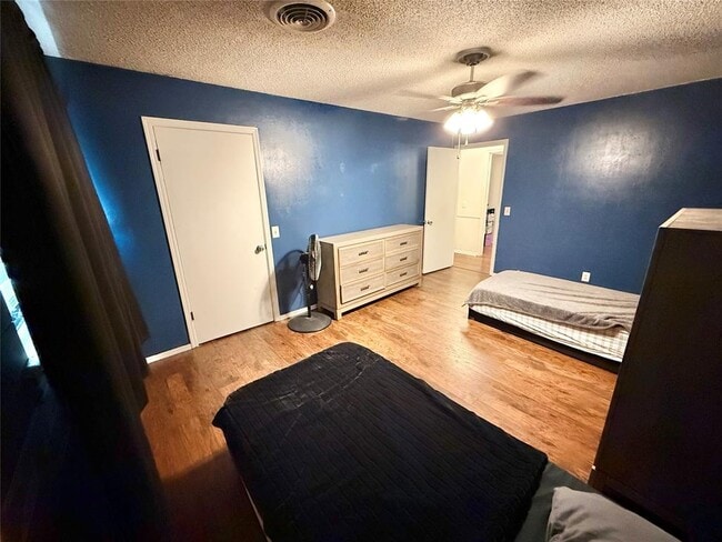 Building Photo - 1305 E Andy St