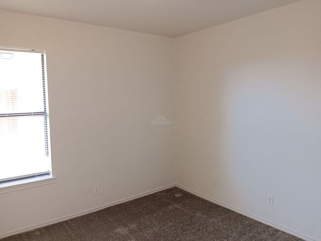 Building Photo - 914 McDaniel Cir