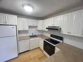 Building Photo - 2400 Harbor View Dr