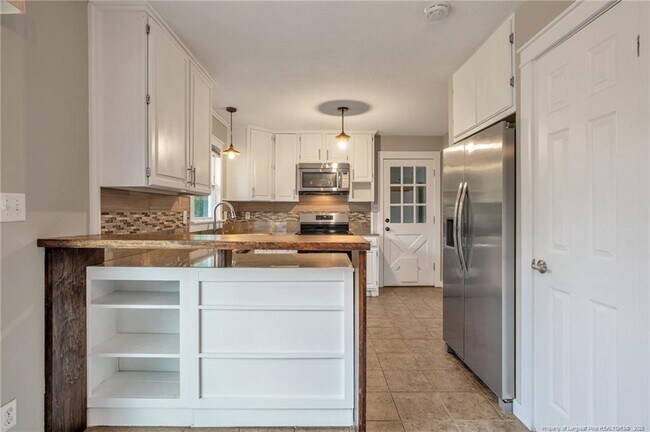 Building Photo - 604 Roundtree Dr