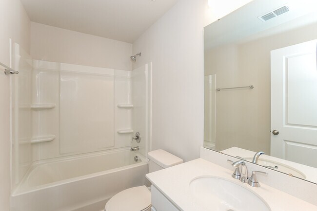 Building Photo - Beautiful 4-Bedroom in Cane Bay