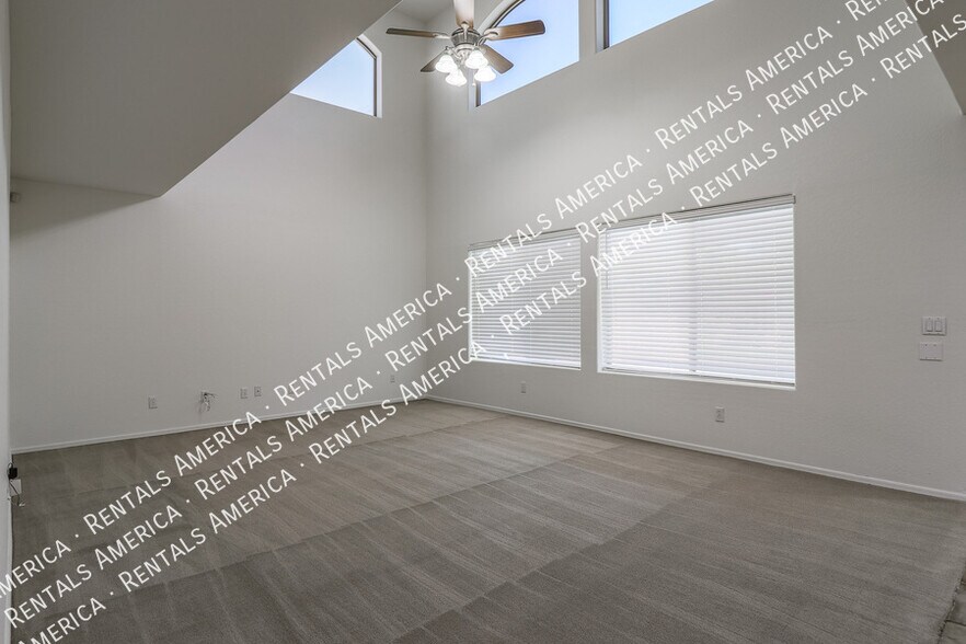 Building Photo - 10606 W La Reata Ave