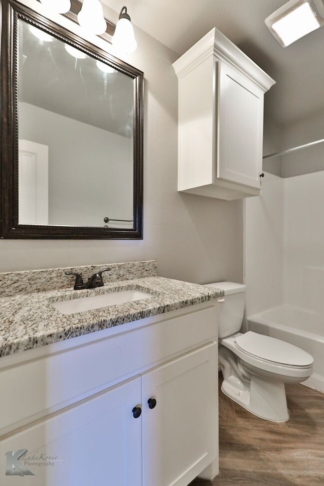 Building Photo - 3/2/2 in Butterfield Meadows!