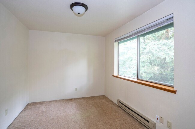 Building Photo - Spacious 3 Bedroom Home in Bremerton!