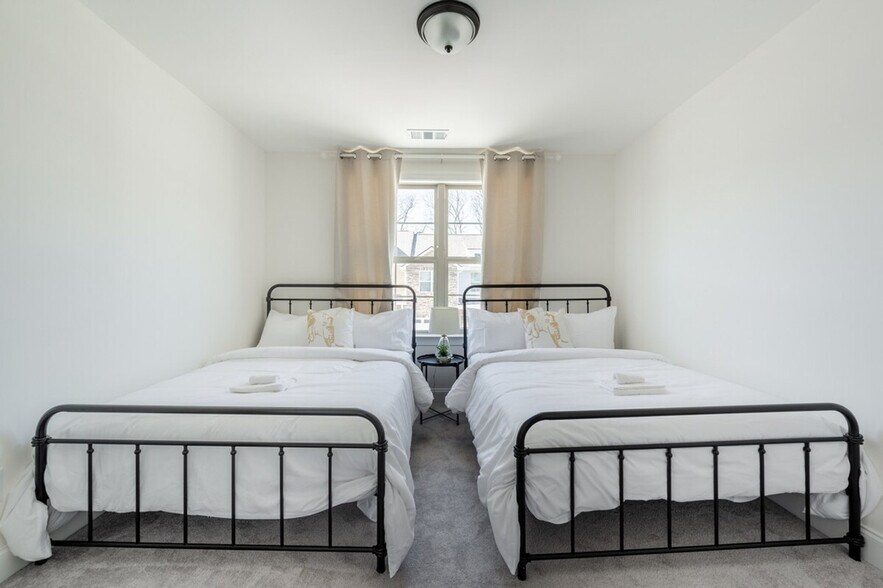 Building Photo - 3319 Old Hickory Blvd