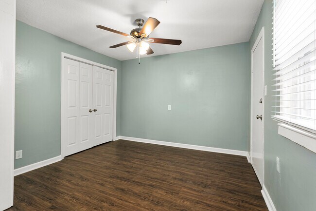 Building Photo - 4158 Oak St