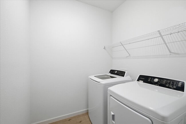 Building Photo - 100 Lake Sinclair St