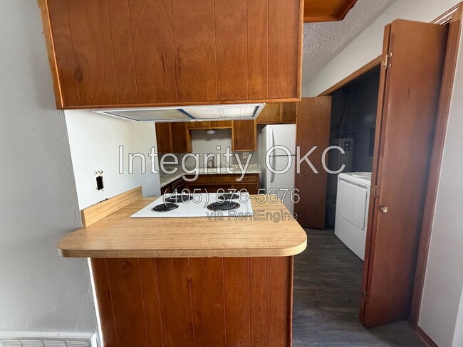 Building Photo - 2616 Elwood Dr