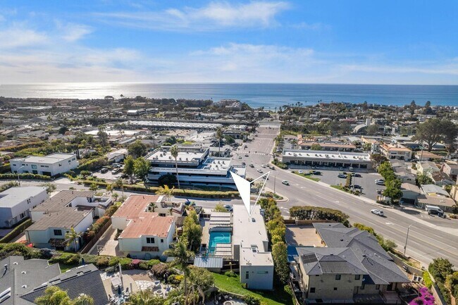 Building Photo - Solana Beach Paradise