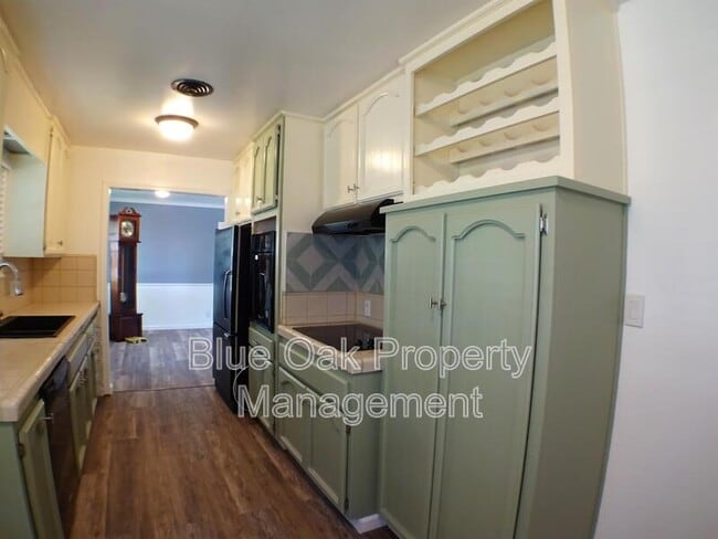 Building Photo - 708 Douglas Ln