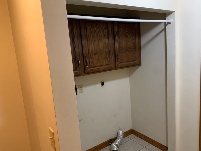 Laundry hook ups - N2092 Schacht Rd