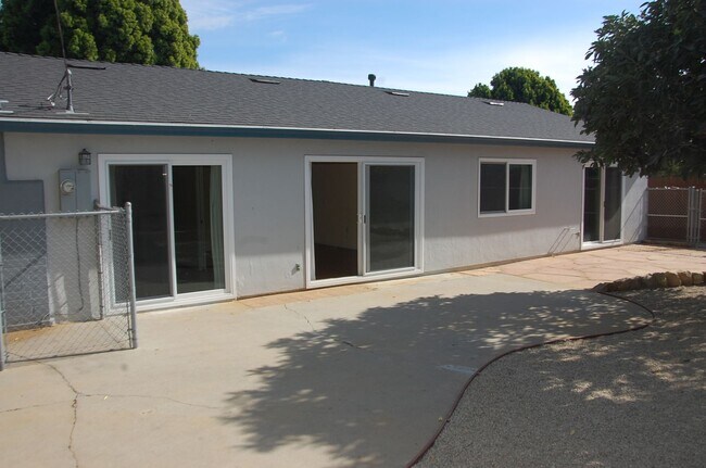 Building Photo - Large Home Near Magnolia Shopping Center