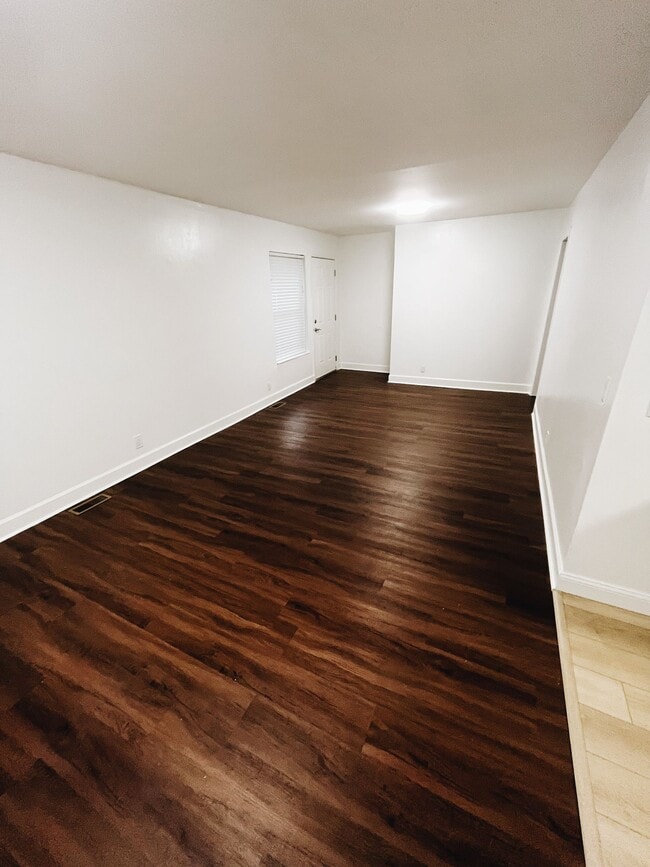 Building Photo - 862 Clematis Dr