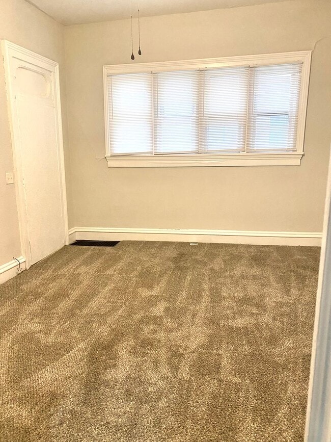 Building Photo - 212 Tinkler St