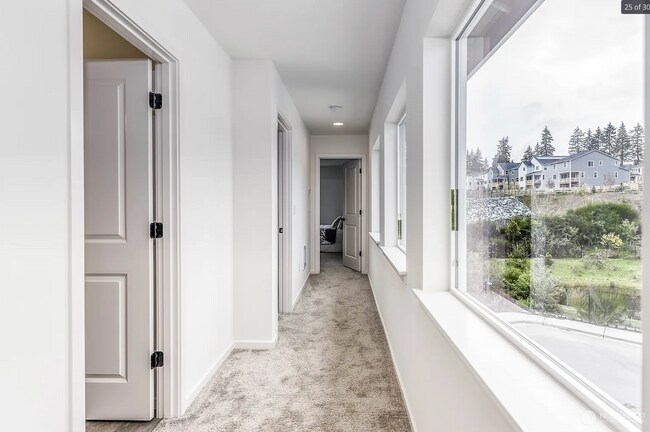 Building Photo - Beautiful, private 2 bed, 2.5 bath townhouse in Silverdale