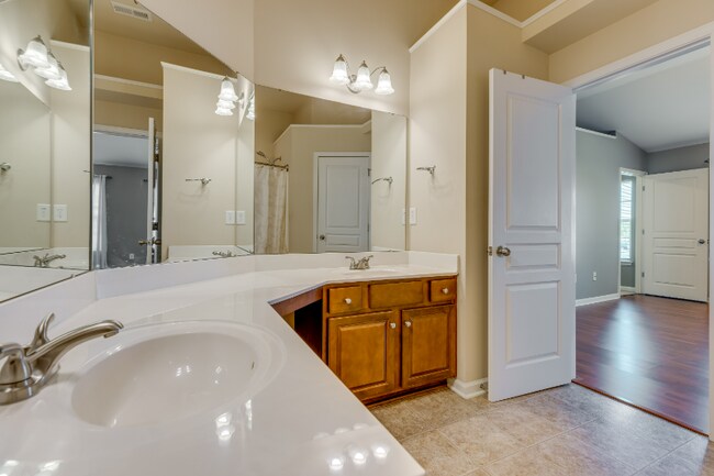 Building Photo - 13606 Calloway Glen Dr