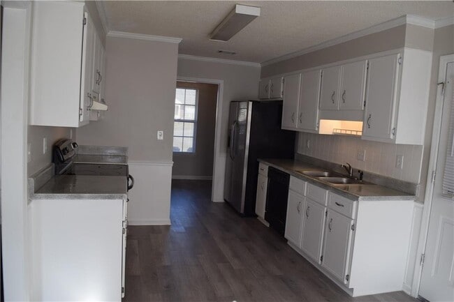 Building Photo - 4365 White Pines Ct