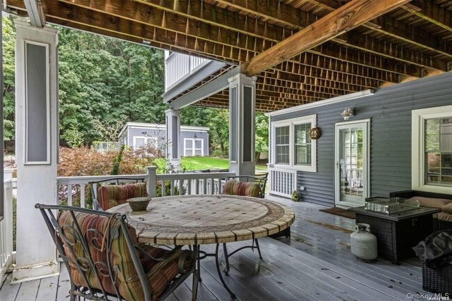 Building Photo - 245 Main St