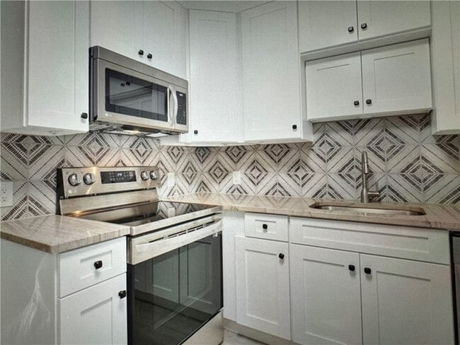 Building Photo - 2157 10th Ave