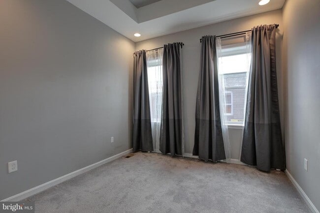 Building Photo - 16 N Bradford St