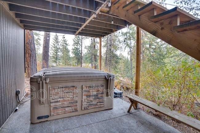Building Photo - 11590 W Riverview Dr