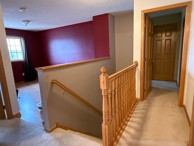 Building Photo - 2 Bed Plus LOFT - Great Location