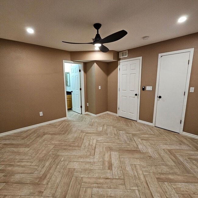 Building Photo - Spacious and Upgraded 2 Bedroom 2 Bath Pet...