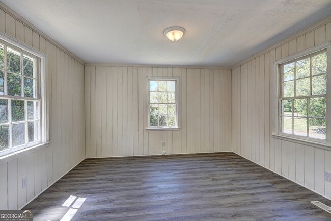 Building Photo - 1045 Crescent Ave