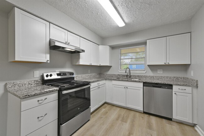 Building Photo - 2803 22nd St