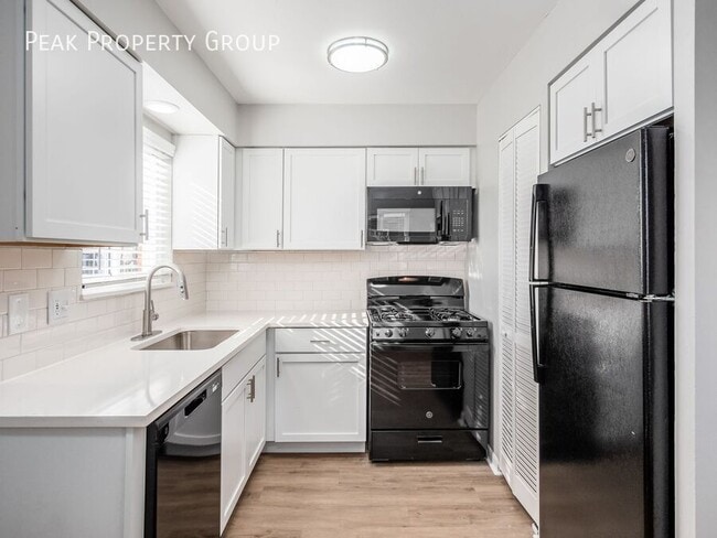 Building Photo - 620-622 Riverview Drive-2 Bedroom