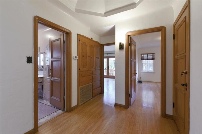 Building Photo - 1136 Spaulding Ave
