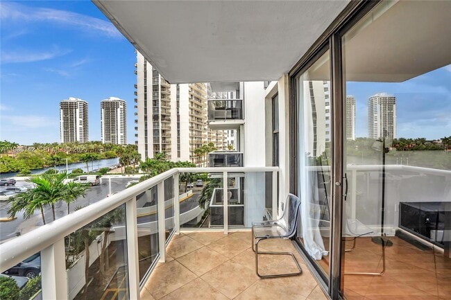 Building Photo - 3675 N Country Club Dr