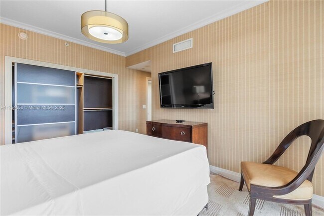 Building Photo - 17875 Collins Ave