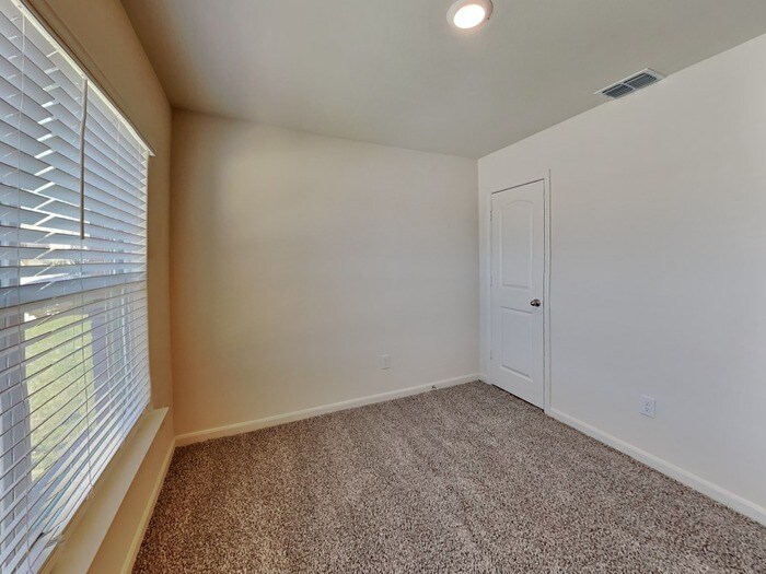 Building Photo - 112 Banjo Trl