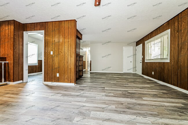 Building Photo - 123 N Kendall Dr