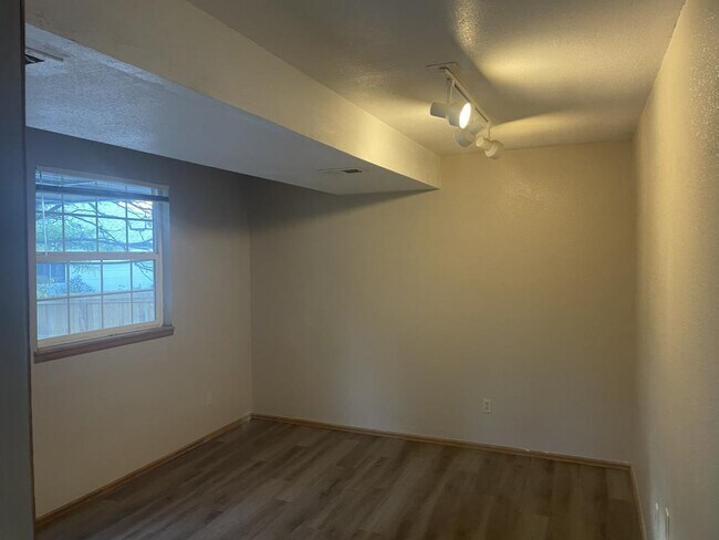Building Photo - 8575 Cottonwood Way