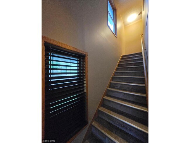 Building Photo - 614 S 19th Ave