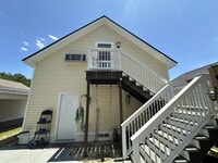 Building Photo - Cute Studio Garage Apartment in Westbury P...