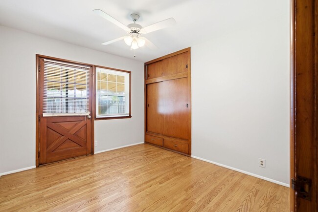 Building Photo - Recently Refreshed 3 Bedroom 1 Bath home in Old Town Orange