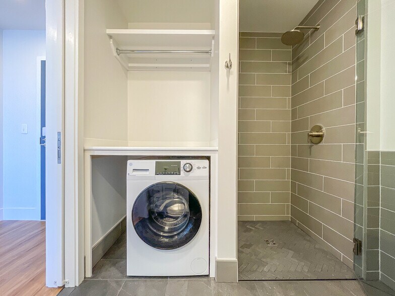 Building Photo - 5 India St