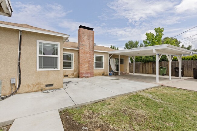 Building Photo - Beautiful 3 bd Home in Reseda!