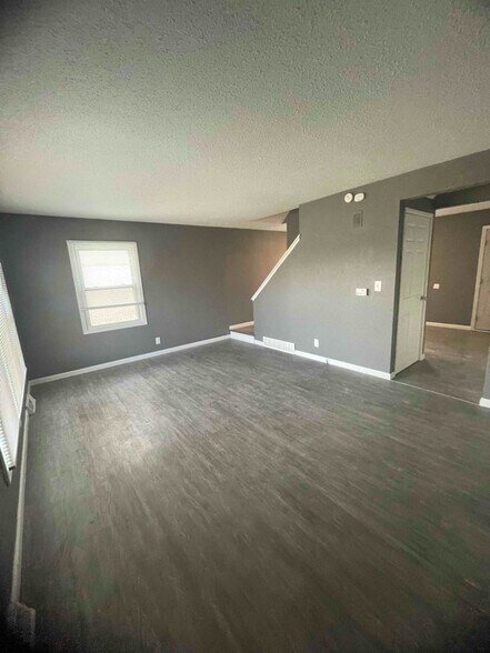 Building Photo - 203 E 35th St